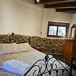 Traditional Adobe House In Evrychou With Cozy Garden And Fireplace! Nicosia