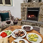 Dom wakacyjny Traditional Adobe House In Evrychou With Cozy Garden&fireplace!