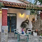 Vakantiehuis Traditional Adobe House In Evrychou With Cozy Garden And Fireplace!