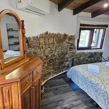 Dom wakacyjny Traditional Adobe House In Evrychou With Cozy Garden&fireplace! *