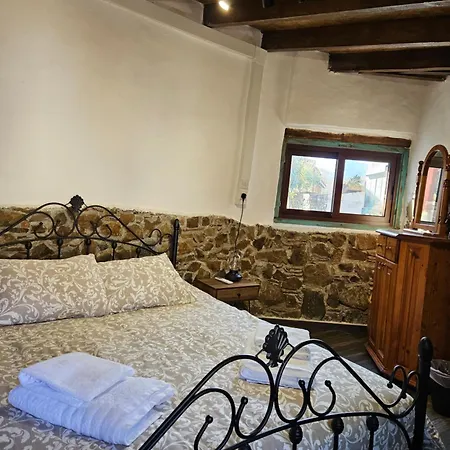 Traditional Adobe House In Evrychou With Cozy Garden And Fireplace! Никосия