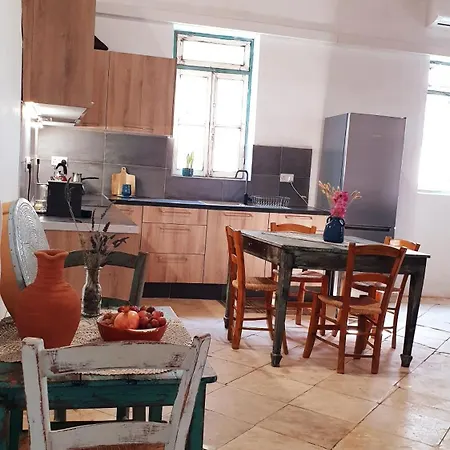 Traditional Adobe House In Evrychou With Cozy Garden And Fireplace! Никосия