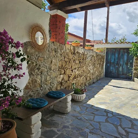 Traditional Adobe House In Evrychou With Cozy Garden And Fireplace! Никосия