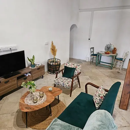 Dom wakacyjny Traditional Adobe House In Evrychou With Cozy Garden&fireplace! Nikozja