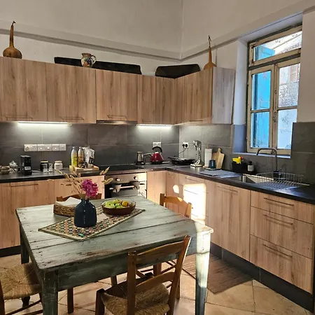 Traditional Adobe House In Evrychou With Cozy Garden And Fireplace! Сasa de vacaciones