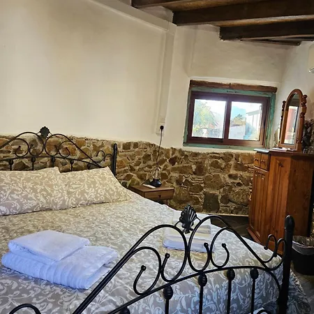 Traditional Adobe House In Evrychou With Cozy Garden And Fireplace! Никосия