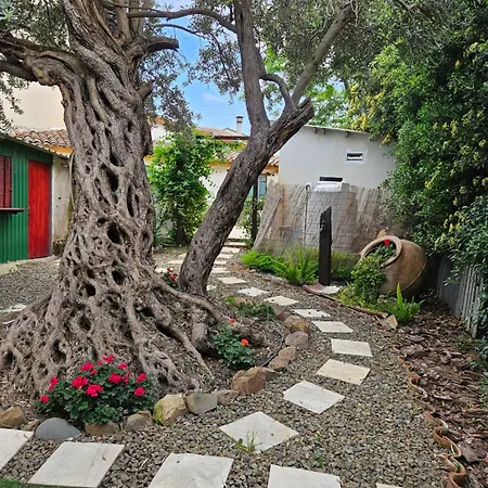 Dom wakacyjny Traditional Adobe House In Evrychou With Cozy Garden&fireplace!
