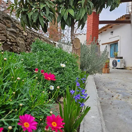 Dom wakacyjny Traditional Adobe House In Evrychou With Cozy Garden&fireplace! *