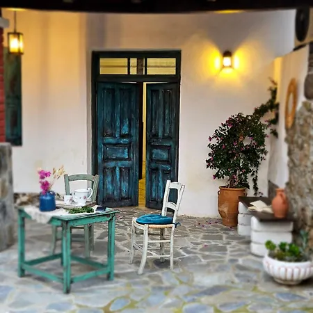 Dom wakacyjny Traditional Adobe House In Evrychou With Cozy Garden&fireplace! *