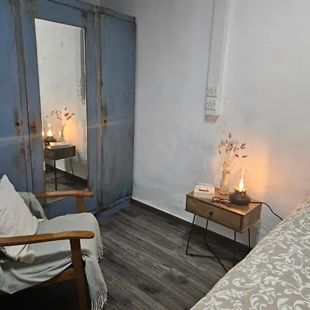 Casa de Férias Traditional Adobe House In Evrychou With Cozy Garden And Fireplace! Nicósia