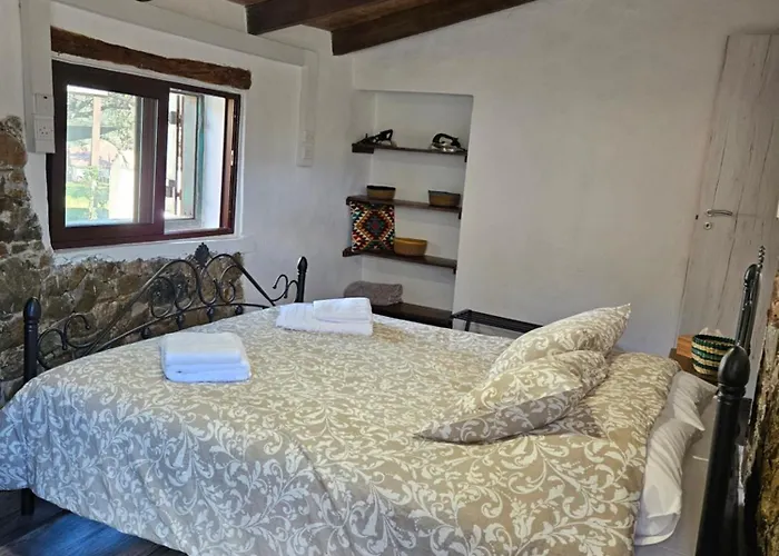 Casa vacanze Traditional Adobe House In Evrychou With Cozy Garden And Fireplace! *