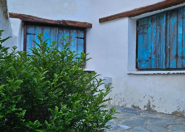 Traditional Adobe House In Evrychou With Cozy Garden And Fireplace! Casa vacanze