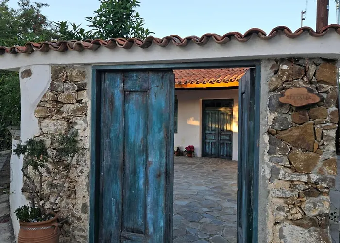 Traditional Adobe House In Evrychou With Cozy Garden And Fireplace! Casa vacanze Nicosia