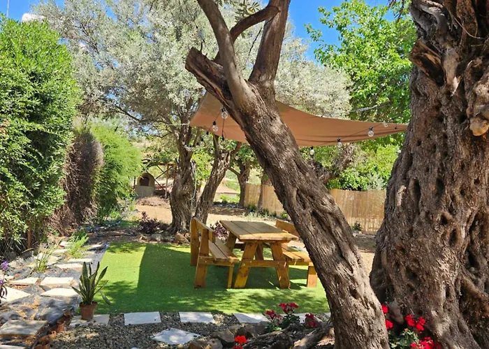 Casa vacanze Traditional Adobe House In Evrychou With Cozy Garden And Fireplace! *